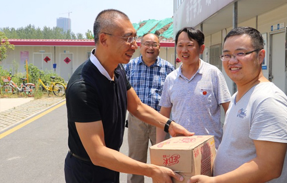 ��˾��ο�ʸ����¼�����ҵ��һ��Ա��