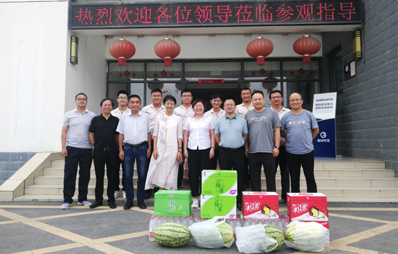 ���ż�����������ο�ʸ���һ��Ա��