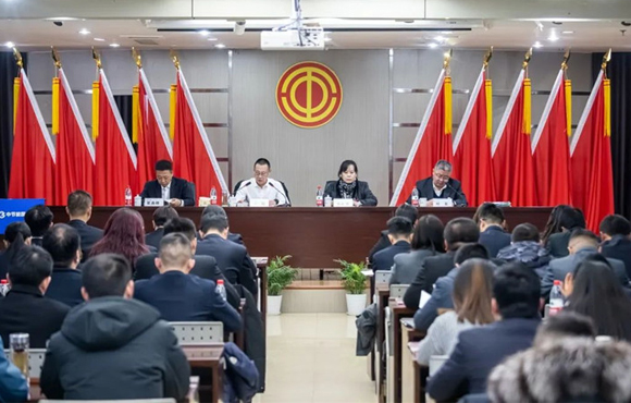 ��˾�ٿ������һ���Ա���������һ��һ��ְ���������